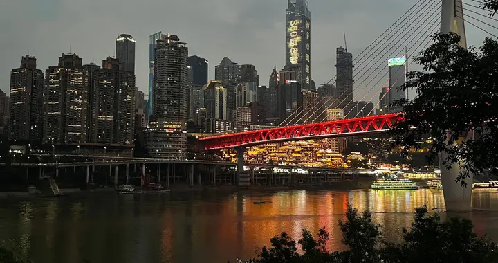 成都VS重庆，谁是2026年最吸人的西部“顶流”？