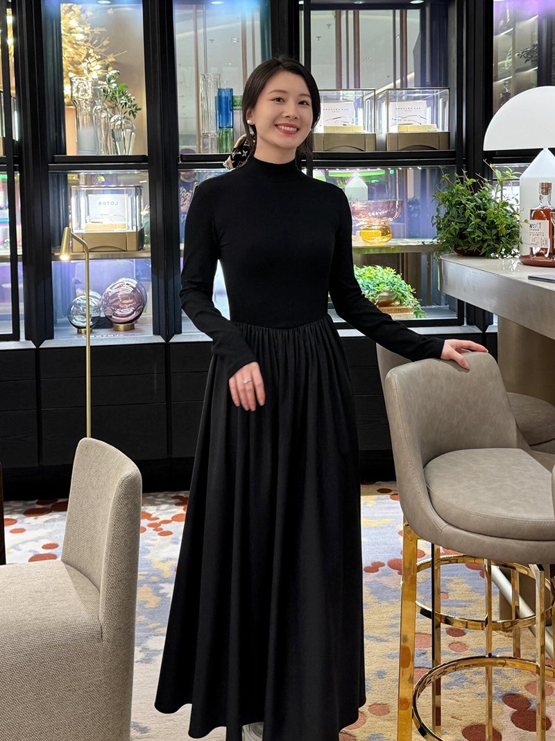 高级感掐腰小黑裙冬天配大衣的裙子百搭爆款