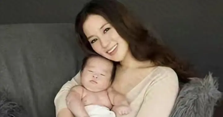 她14岁已是“人间尤物”，被首富看中花10亿娶回家，8年生了四胎