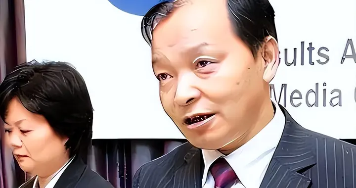 一夜输1亿，一瓶酒50万，2亿豪车买来当玩具，父子败光百亿家产！