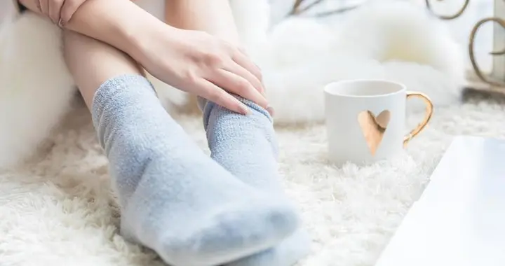 高血压与穿袜子有关？医生再三提醒：穿袜子时，要多留意这4点！