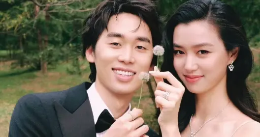 林依轮大儿子巴黎领证，娶维密超模，一查家底才发现藏得够真深