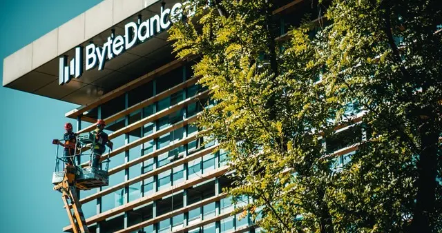 马云刘强东们，为何突然开始砸百亿买楼？他们看到了什么？