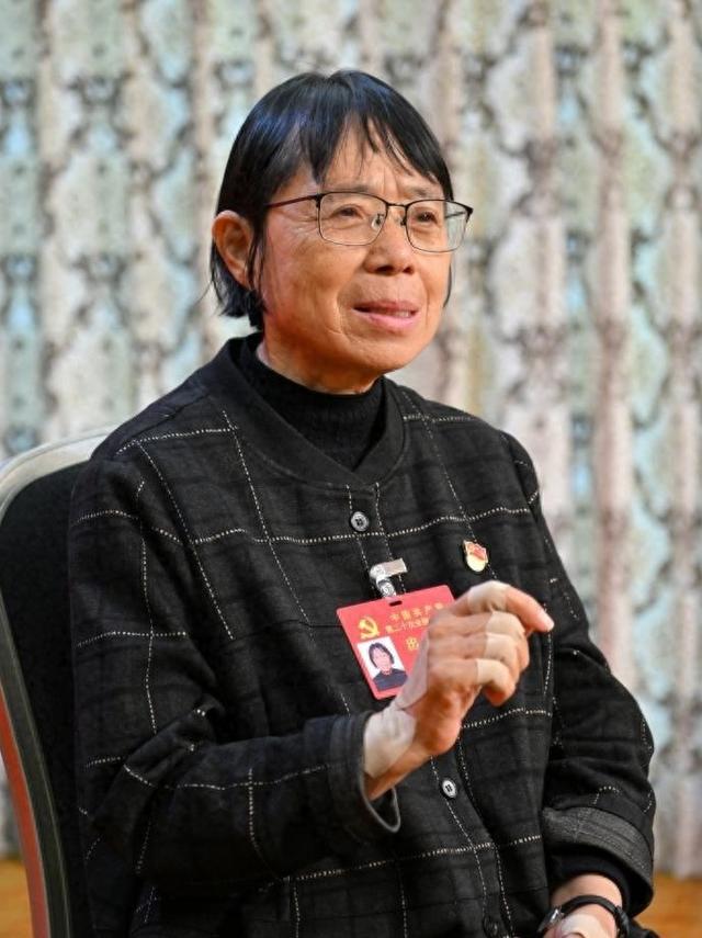 省委书记给她让座，共和国为她破例，大山女校校长张桂梅传奇人生