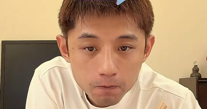 张继科变吃播直播卖鸡排，网友喊话娶人间富贵花