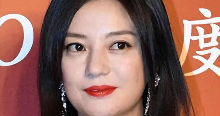 名声毁了、事业没了，封杀5年后赵薇再迎噩耗，深夜发文告别过去