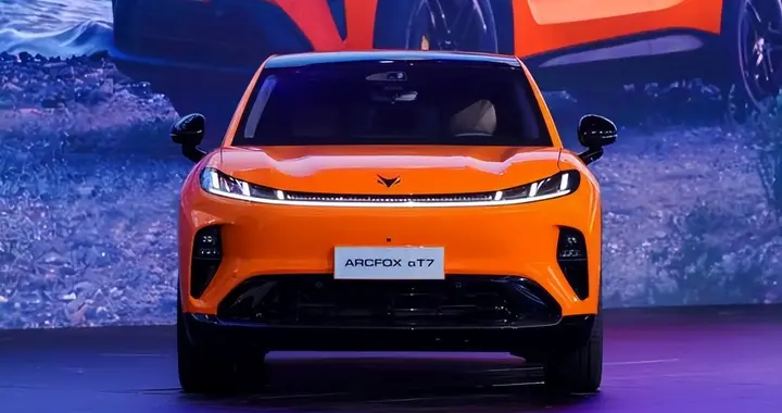 纯电715km/增程1315km，极狐阿尔法T7以13.78万入局大五座SUV
