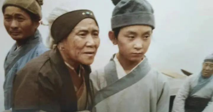 读《红楼梦》：刘姥姥哪是普通农妇，早年也是有头有脸的人物