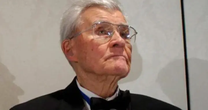 他一人杀20万日本人，日本让他道歉，他却说：你们向中国道歉了吗