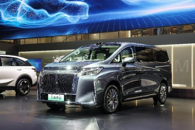 豪华MPV“神仙打架”，2025上海车展这四款，堪称移动艺术