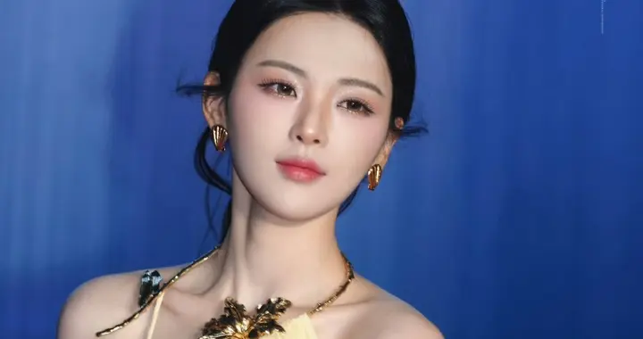 杨超越 已经在散发女人味了！