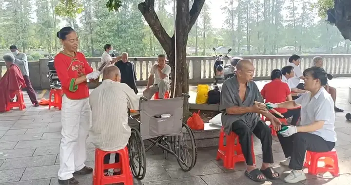 雨过天晴送温情 志愿便民暖人心
