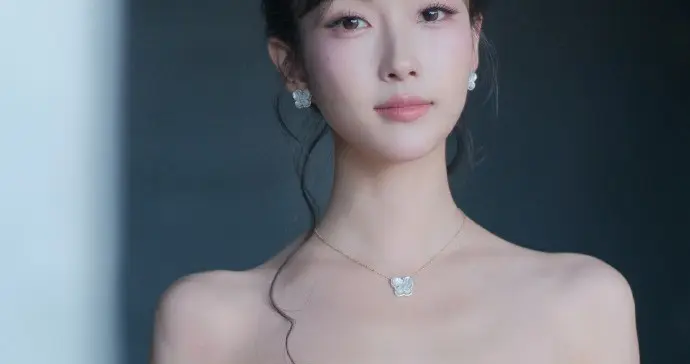 最强大脑廖雨薇今日主持美拍，真有气质，不愧是才女