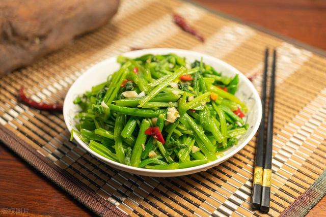 南瓜藤炒肉：一场味蕾与乡情的邂逅