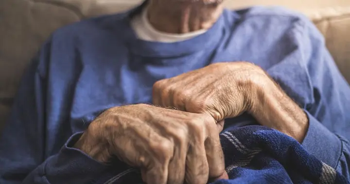 人不会无缘无故得帕金森？医生：多半爱干这8事，早改早防！