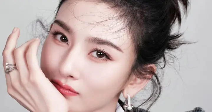 片场变“修罗场”？宋祖儿遇“硬核求婚”，追星边界到底在哪？