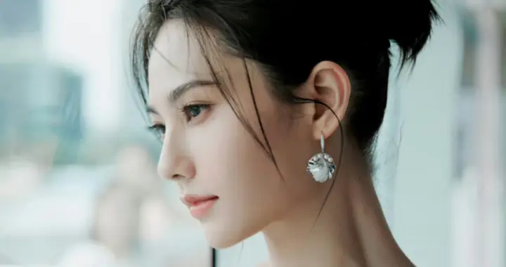 姜佩瑶，美丽动人