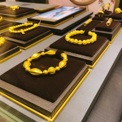 飞渡慕士塔格：多个黄金品牌开始拼促销 多