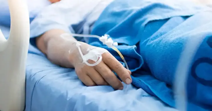 57岁男子突发脑梗去世，生前爱运动不熬夜，妻子哭诉：他不听我的