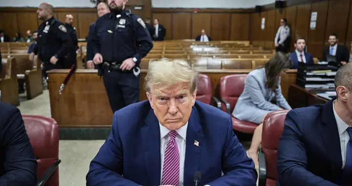 特朗普被抓住的把柄越来越多，大家可能又要见证历史了