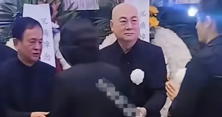陈丽华葬礼现场曝光，多位名人到场送行，陈光标出来蹭热度！