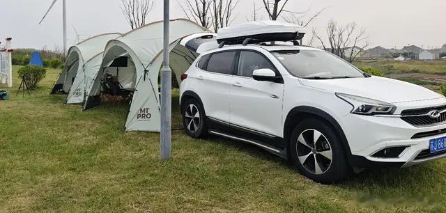 自驾游和露营住帐篷好还是睡车里！要根据实际情况来选