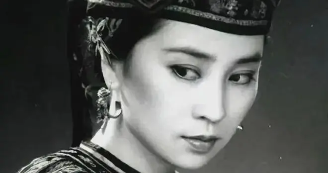 林凤娇算不算顶级大美女？看她和林青霞、关之琳的合照便一目了然