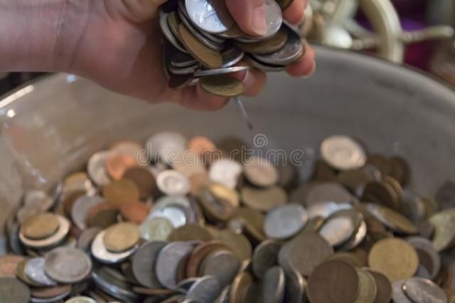 当面对两种选择时，抛硬币就好