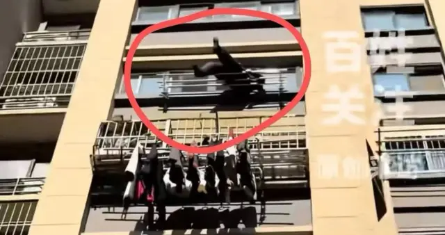 平凡中的伟大的：那位保安用生命点亮的“就命绳”