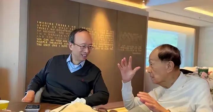 98岁李嘉诚近况：跟朋友一起吃了火锅精神矍铄，最担心的是俩儿子