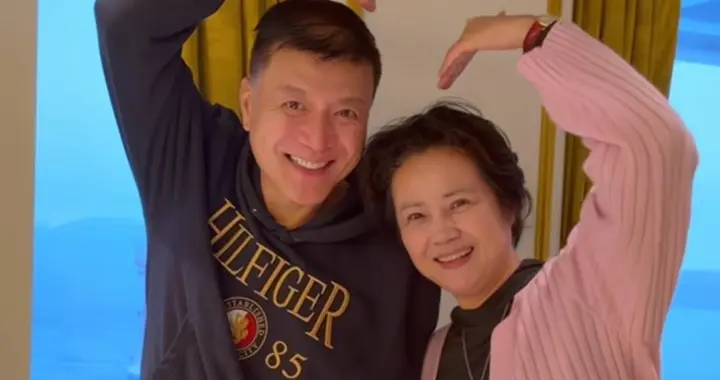 演员刘之冰邮轮上庆祝63岁生日，与茹萍比心有爱，侯勇等挚友也在