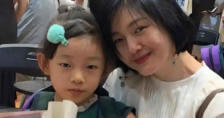 后妈难当！马筱梅尽心照顾大S儿女，直播时欲言又止没有话语权