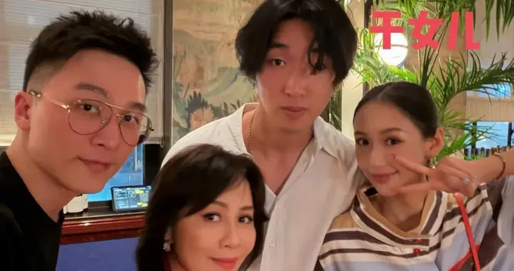 刘嘉玲携侄子干女儿聚餐 红西装显年轻气色佳
