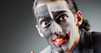 一句刺耳的“吆西”，不可以理解，暴露教育的深层次问题