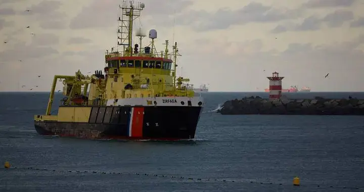 普京刚刚收到败报，美军一路狂追18天，在最后一刻抢下俄超级油轮