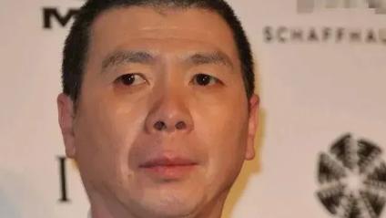 炎左aa：1984年，冯小刚去医院探望朋