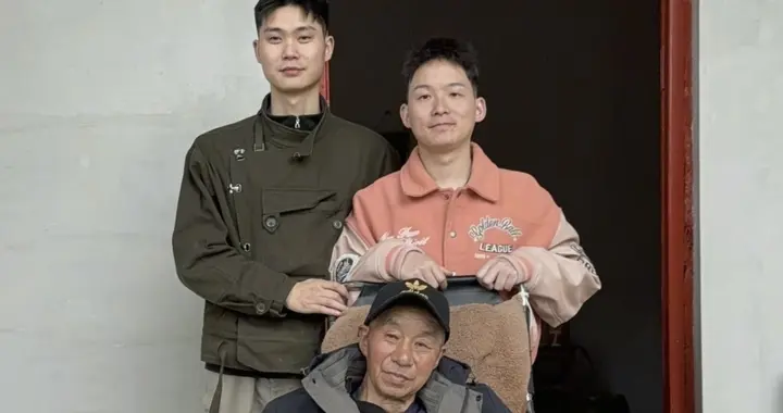 原来许健华家是个大家族 外婆高兴有两个原因 全家合影外公变化最大