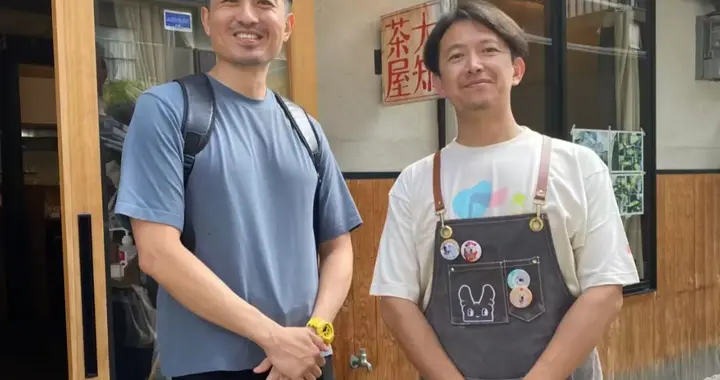 44岁男星移民日本，感情风波后星途受挫转行卖饺子，近照显沧桑