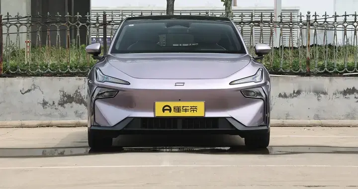 中国一汽悦意08正式上市，9.99万起售，提供纯电与增程动力