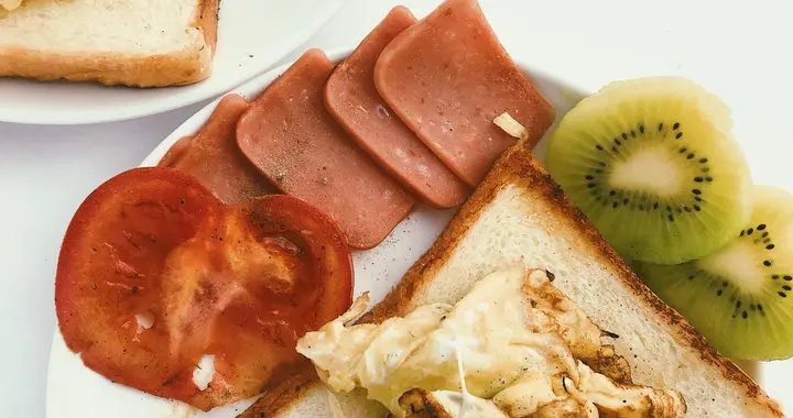 高血压中老年人晨起别吃这5种早餐，宁可饿肚子！很多人天天在吃