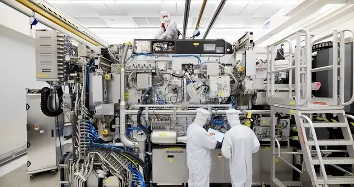 光刻机再突破！NA 值达 0.75，10 年后造 1.25nm 芯片？
