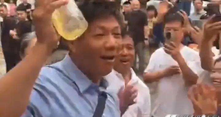 无罪！暴徒强闯民宅暴力强拆，被反击业主用长矛反杀