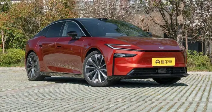 试驾广汽丰田铂智7：5.1米宽体轿跑，入门即满配，顶配不超20万