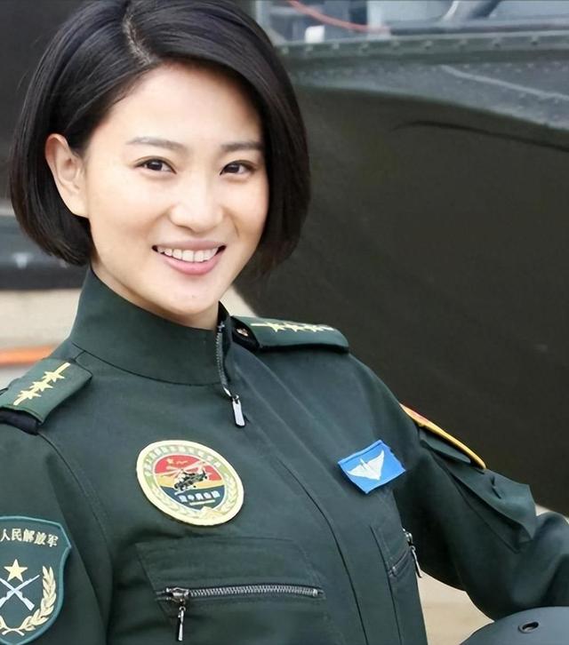 40岁演员侯梦莎官宣怀孕！晒孕肚照激动落泪，结婚四年备孕艰辛