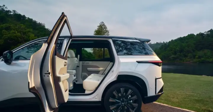 汽车零售新革命："线上订、线下核"模式如何重塑购车生态？