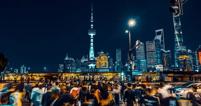 父亲在上海有多努力，孩子就有多幸运，起点也就高一点！