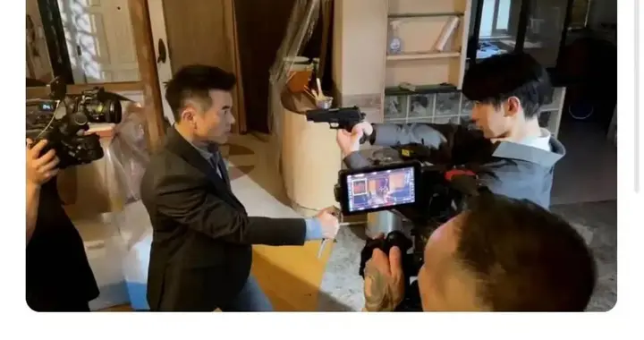 提前闭关一月练枪械！成毅持枪姿势专业到业内都认可