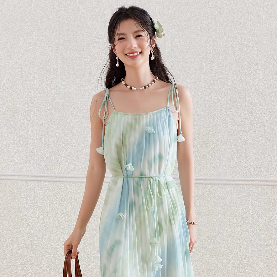 KBNE吊带连衣裙女度假风长裙2024
