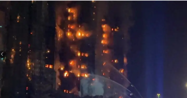 英雄殉职，四人遇难：宏福苑大火烧出的老旧楼宇维修沉疴