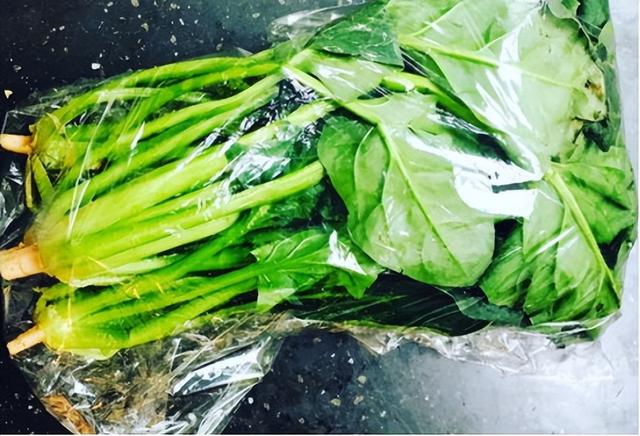 不焯水等于“吃毒”？医生强调：4种菜再懒也要焯水，平时要牢记